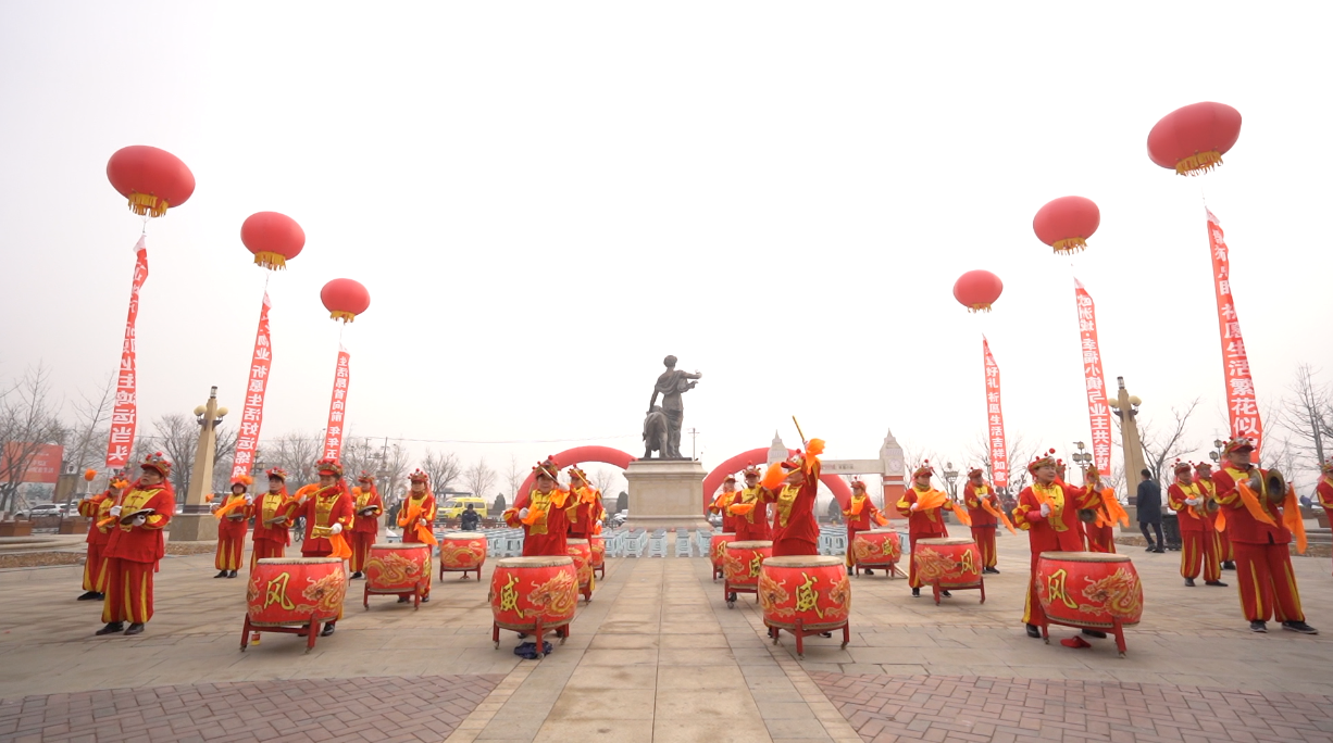 龍?zhí)ь^賞舞獅，二月二齊聚歐洲城·幸福小鎮(zhèn)(圖1)